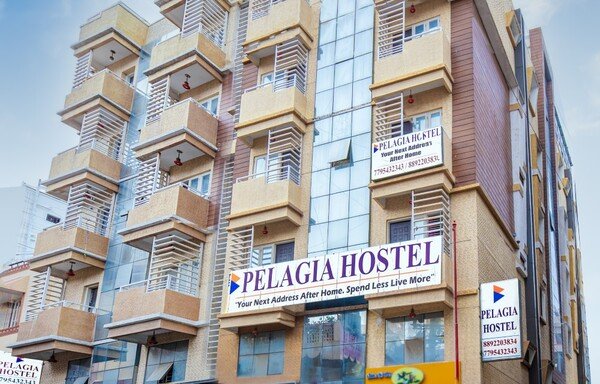 PALAGIA PALACE HOSTEL